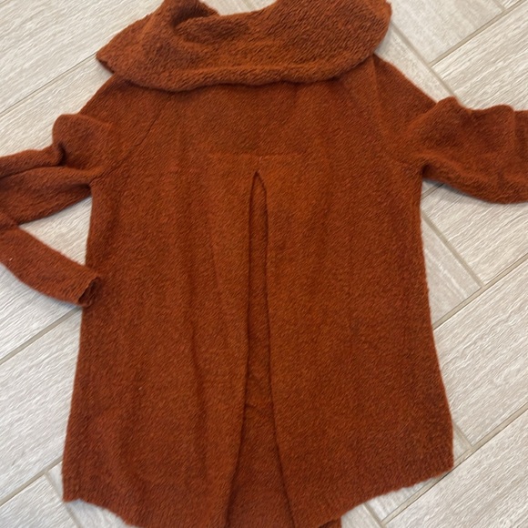 Angel of the north cowl neck sweater - Picture 4 of 4